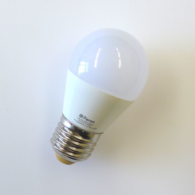 Лампа светодиодная LED 7вт E27,шар теплый Feron