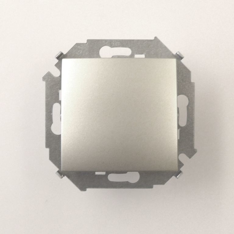 Simon 15 Выключатель света одноклавишный алюминий в рамку