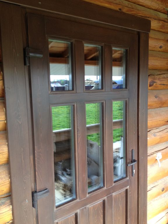 Двери входные деревянные распашные
