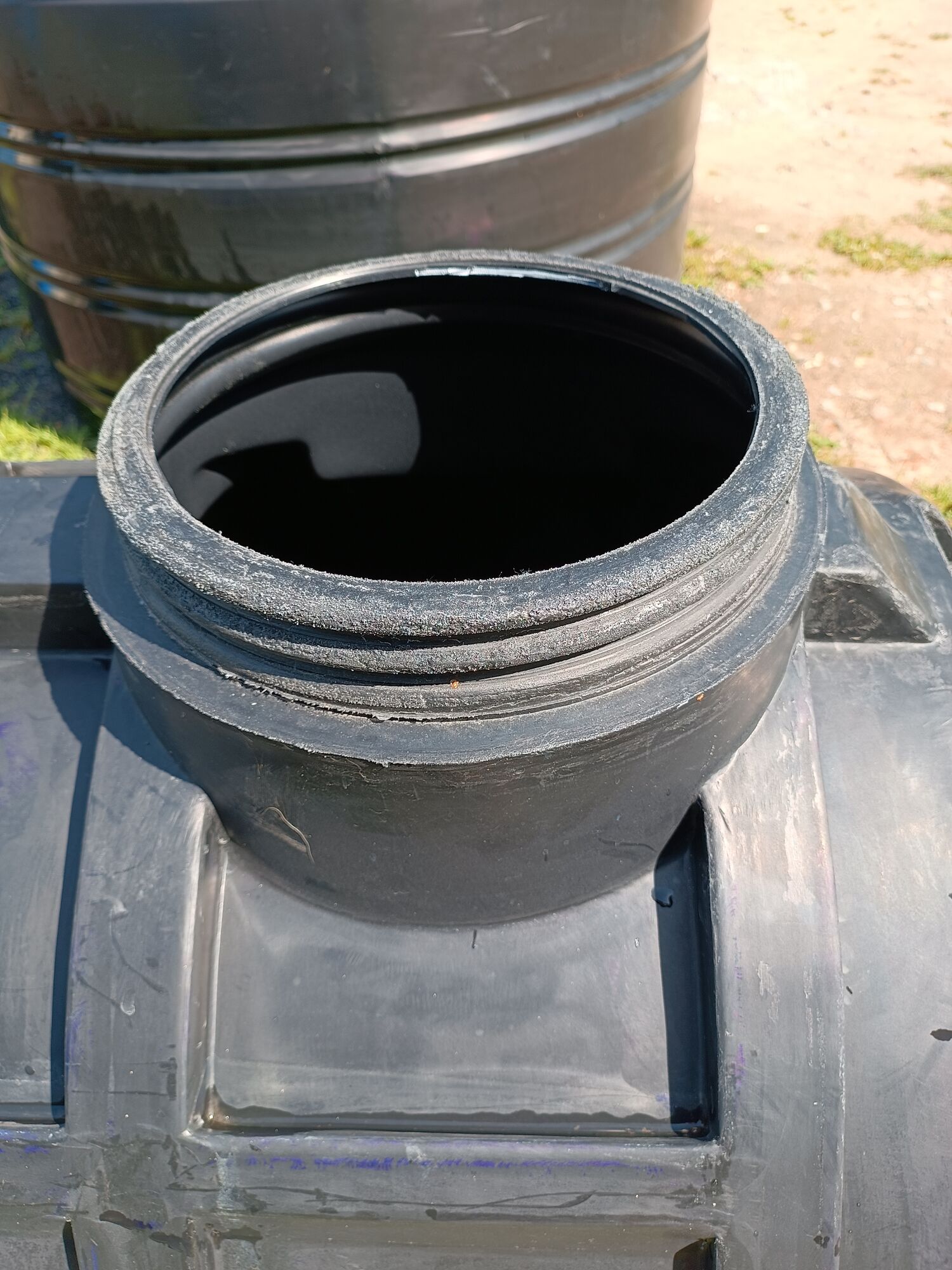 Емкость для воды пластиковая овально-горизонтальная 500 л черная Aquaplast 14