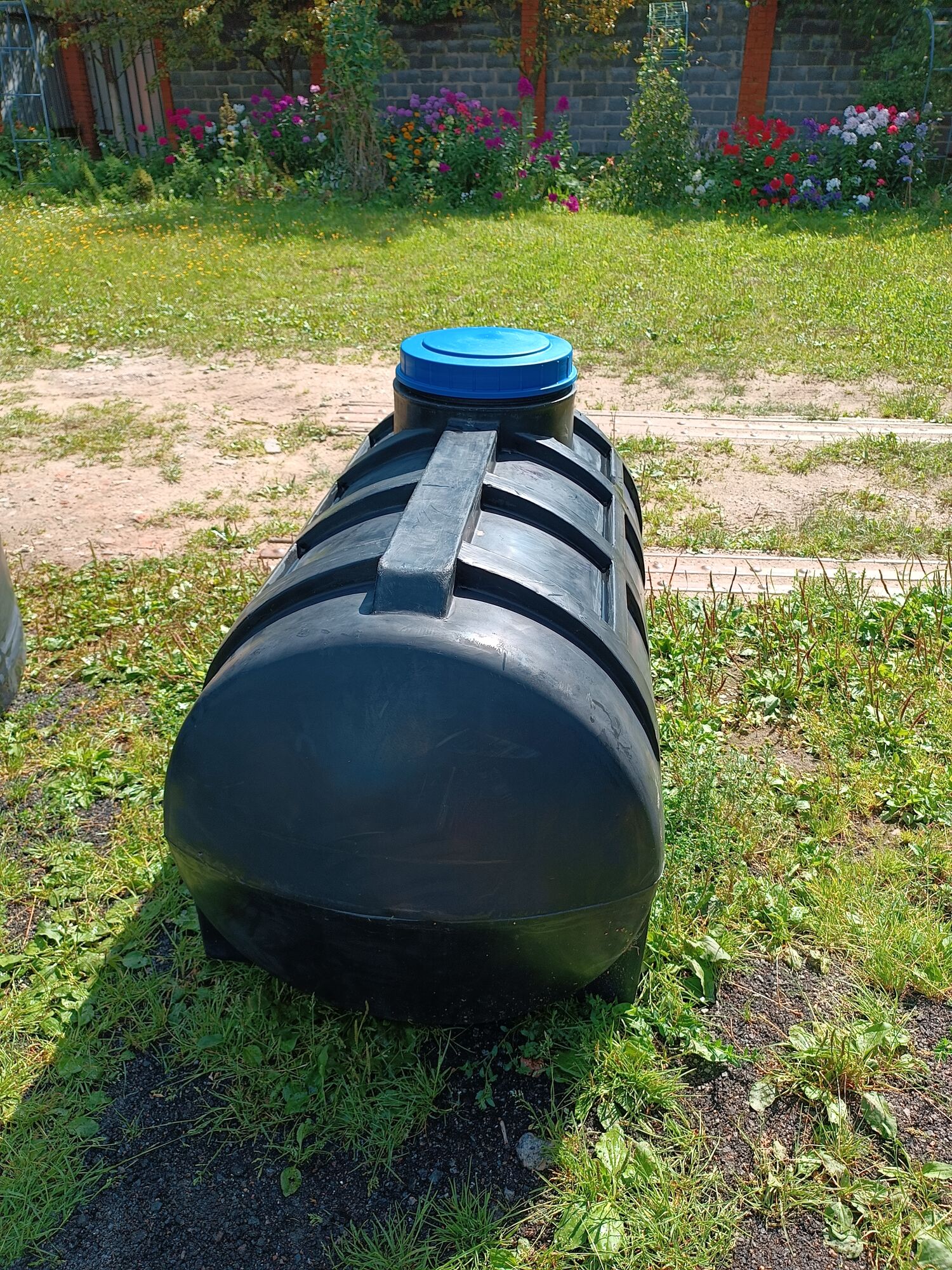 Емкость для воды пластиковая овально-горизонтальная 500 л черная Aquaplast 17