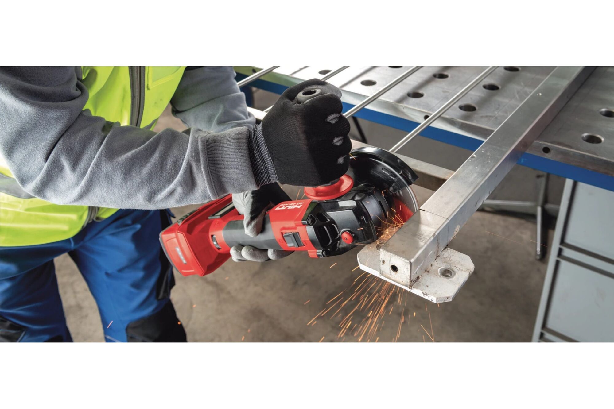 Аккумуляторная угловая шлифмашина Hilti AG 4S-A22-125 чемодан 2215884, цена  в Екатеринбурге от компании ГЛОБАЛСТРОЙРТИ