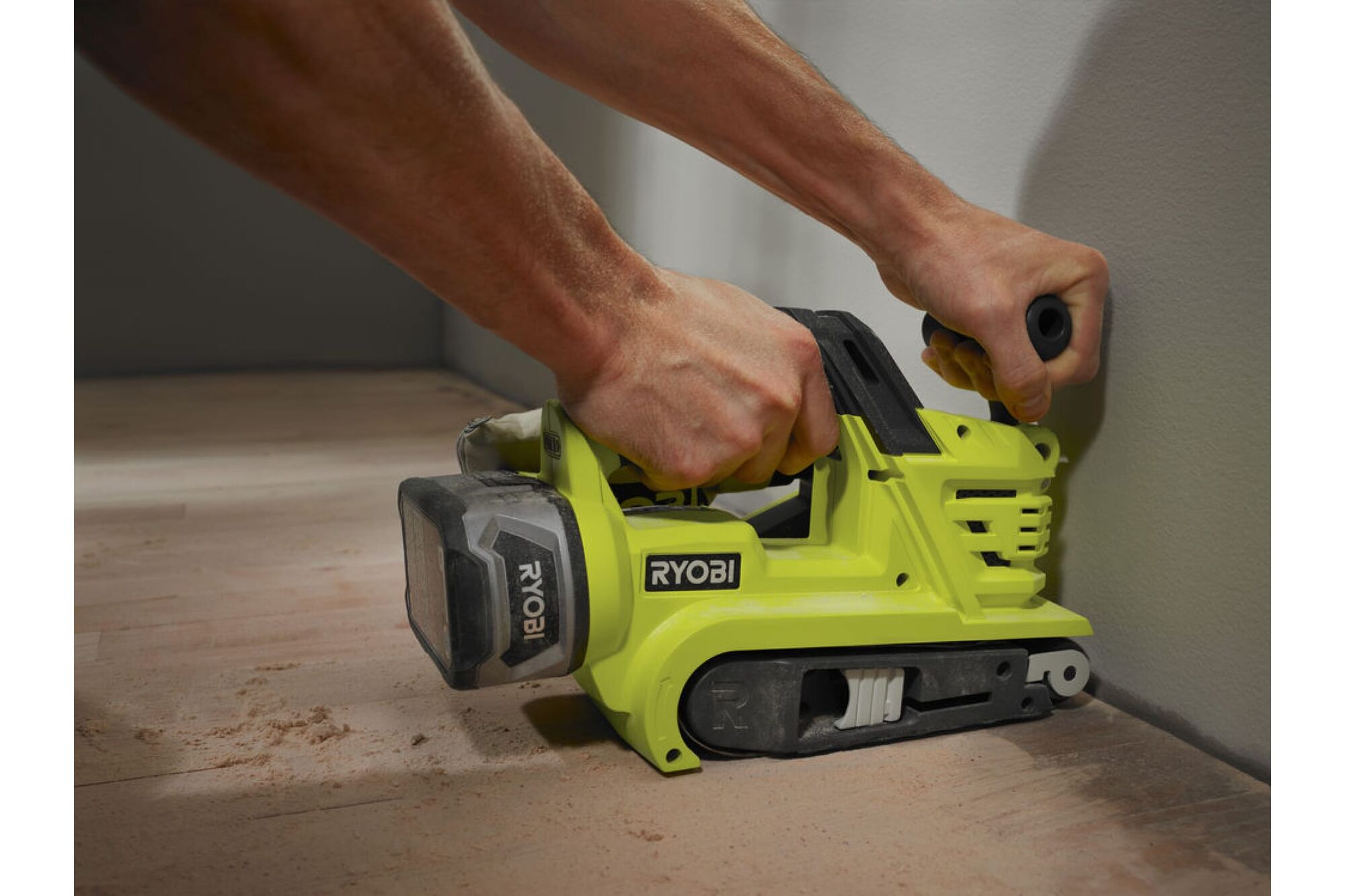 Ленточная шлифмашина Ryobi ONE + R18BS-0 5133002916, цена в Екатеринбурге  от компании ГЛОБАЛСТРОЙРТИ