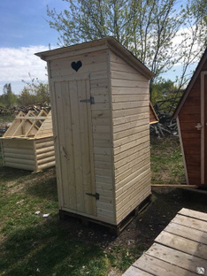 Туалет деревянный для дачи, односкатный имитация бруса 1*1.1 метра #1